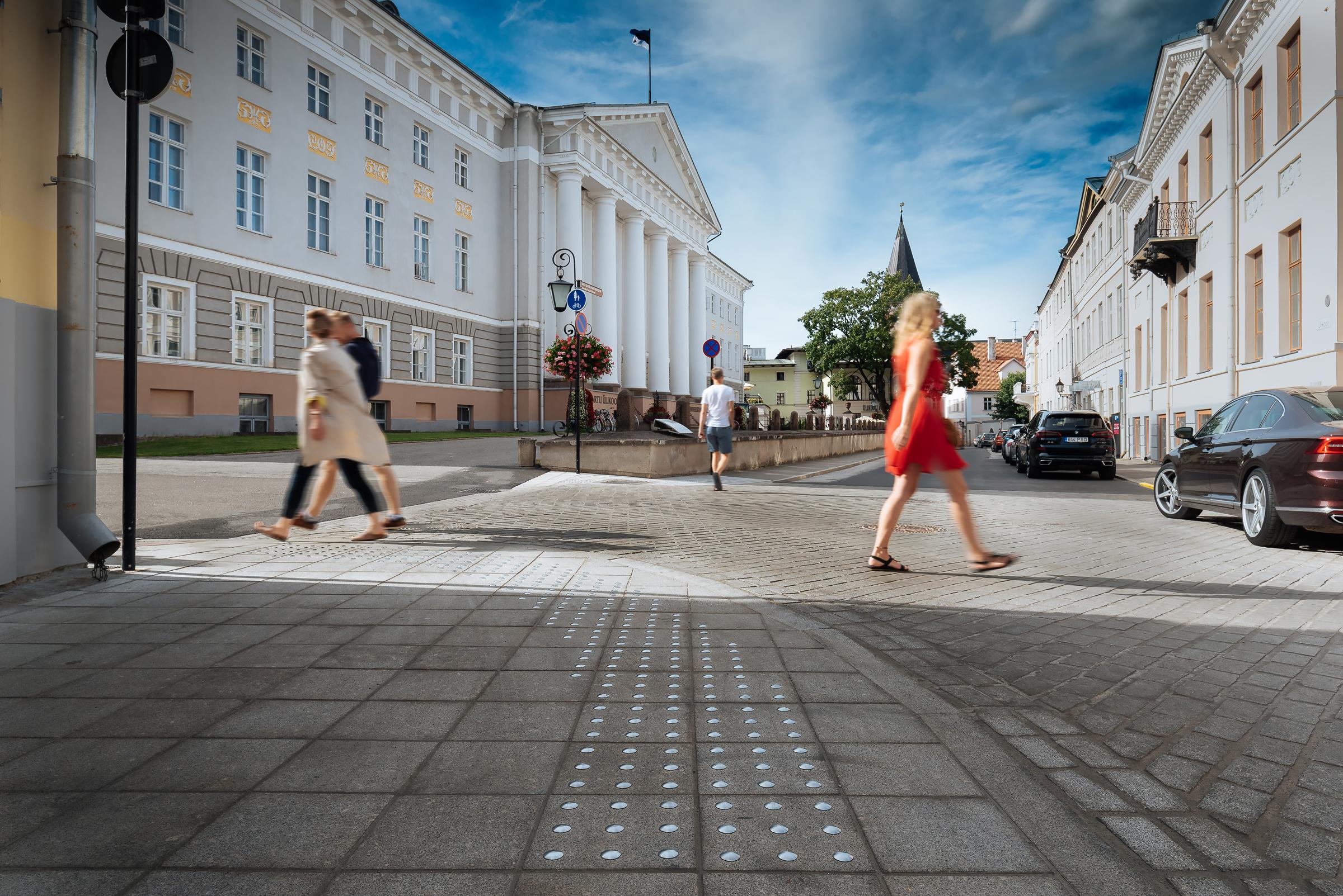 Tartu Ülikooli tänava ristmike tähistus